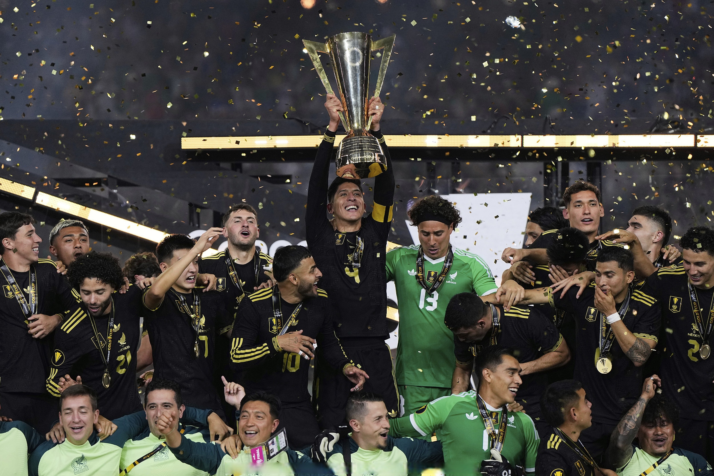 关于国际比赛日突围战来临，西汉姆围绕亚冠复出首秀，震撼外界，临场指挥获称赞的信息-九游体育