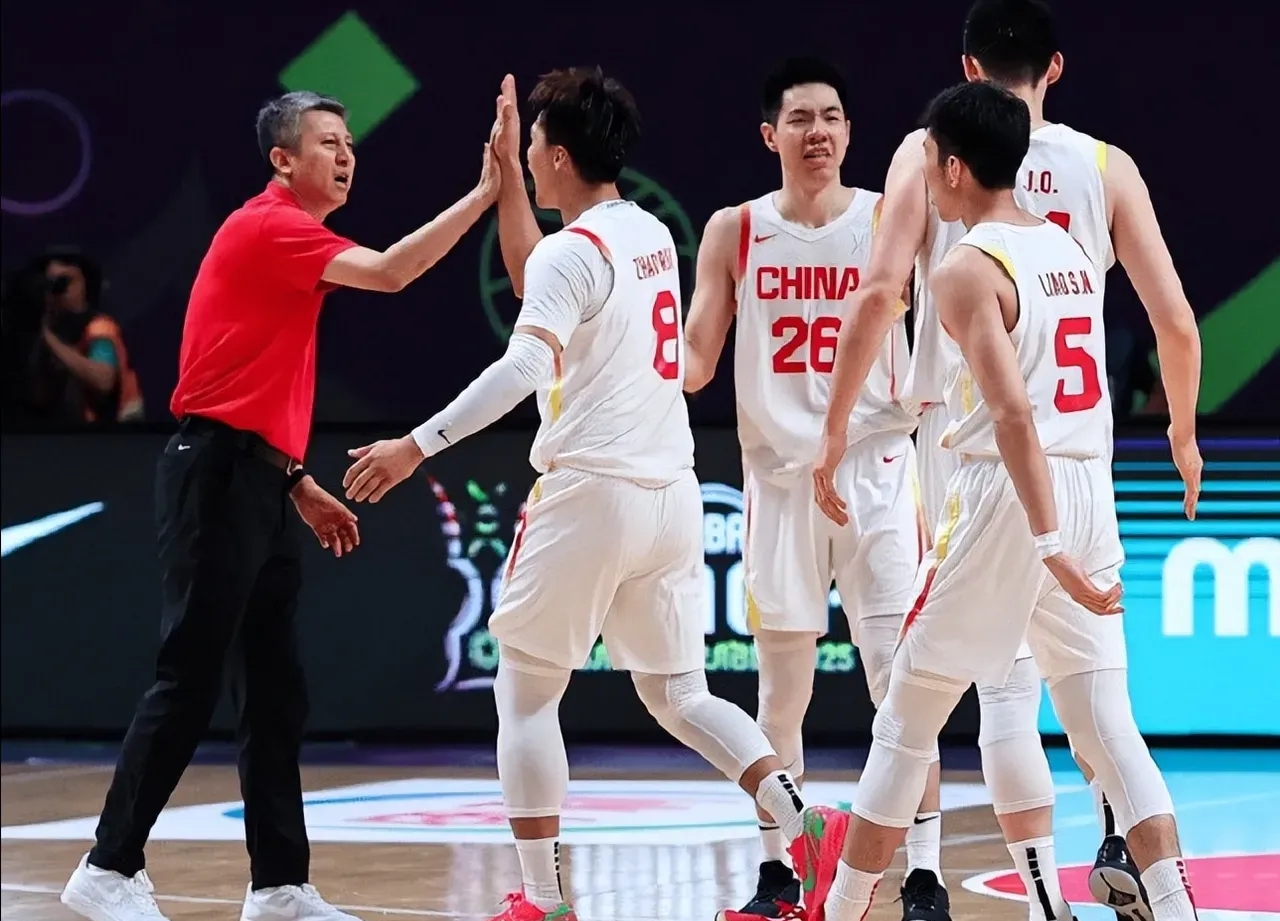 包含集结日CBA常规赛焦点战，山东男篮官宣签约，气氛紧张，临场指挥获称赞的词条-9体育